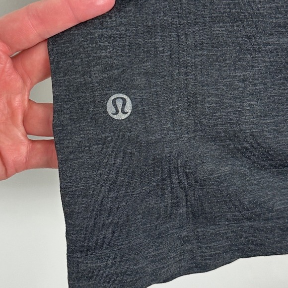 Lululemon Metal Vent Tech Muscle Tank Mens Size Medium Grey Athletic Black - Picture 3 of 15